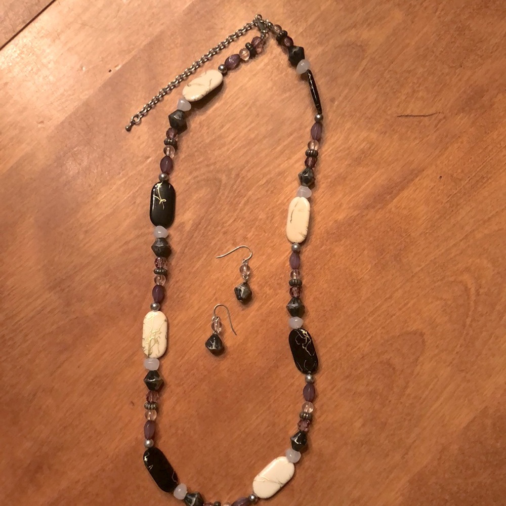 Necklace & earrings set. Adjustable necklace is 31 inches unclasped.
